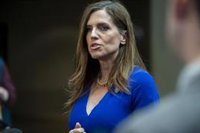 Una congresista republicana anuncia una moción para que Harris sustituya a Biden por incapacidad