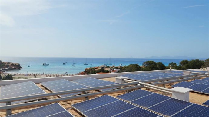 Placas solares en hotel de cala Saona, Formentera