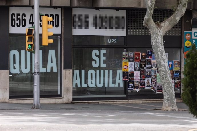 Archivo - Un local en alquileren Palma.