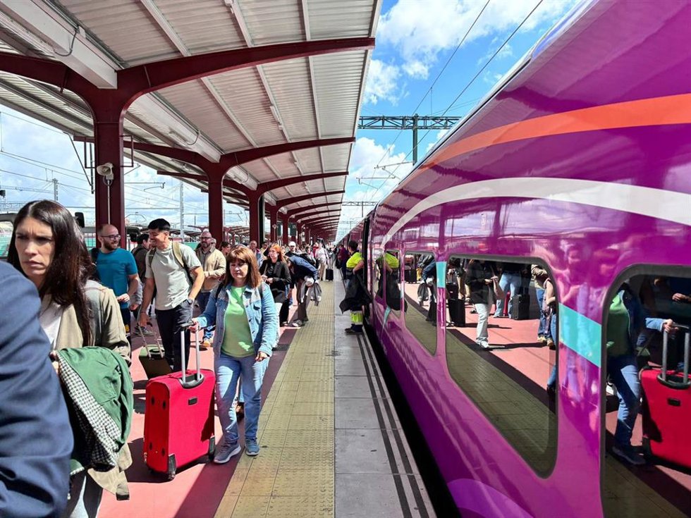 Archivo - Imagen de un tren Avlo.