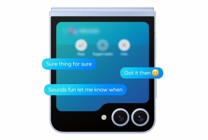 Galaxy Z Flip6 con el asistente de chat en la pantalla exterior