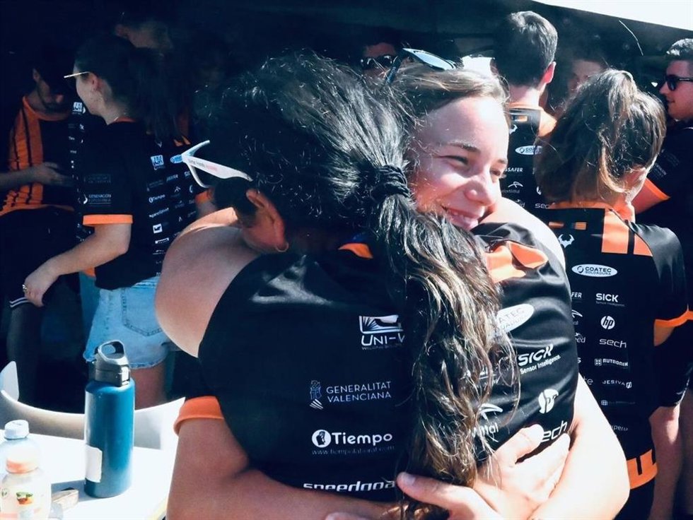 Hyperloop UPV --el equipo de la Universitat Politcnica de Valncia (UPV) integrado por 46 estudiantes de multiples titulaciones que trabaja en contribuir al desarrollo del "transporte del futuro"-- ha ganado la European Hyperloop Week (EHW)