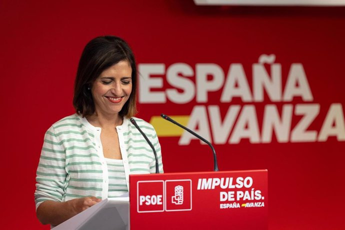 La portavoz del PSOE, Esther Peña, en una rueda de prensa desde la sede nacional del partido.