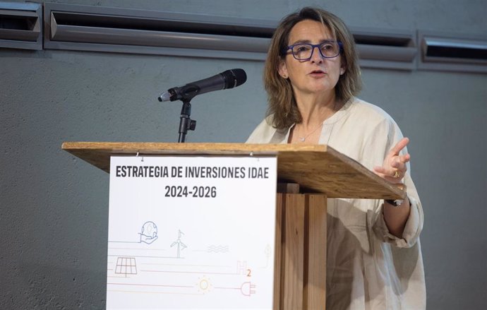 La vicepresidenta para la Transición Ecológica y Reto Demográfico, Teresa Ribera, inaugura la presentación de la estrategia de inversiones del IDAE 2024-2025, en la sede del Colegio de Ingenieros Industriales, a 22 de julio de 2024, en Madrid (España). ID