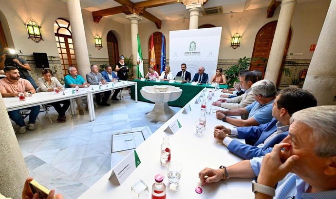 Reunión de Fernández-Pacheco con cooperativas de aceite de oliva