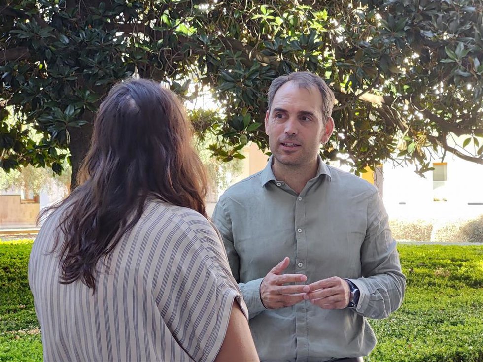 El coordinador general de IU Andalucía, Toni Valero, en el Parlamento andaluz.