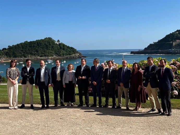 El vicepresidente de la Comisión Europea, Margaritis Schinas, participa en los cursos de verano de la UPV/EHU en San Sebastián