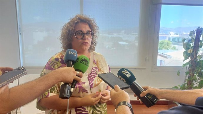 La vicepresidenta de la FEHM, María José Aguiló, en declaraciones a los medios tras la manifestación del 21J.