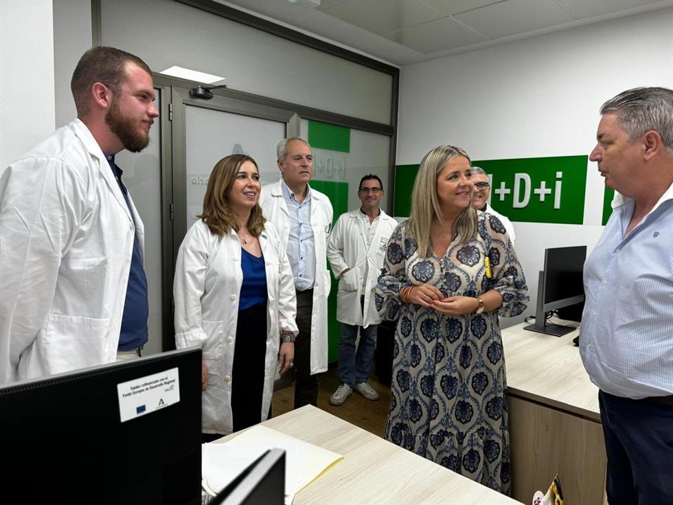 González en su visita a la nueva sala de I+D+i