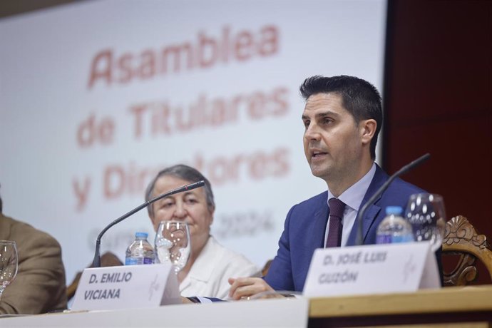 Archivo - El consejero de Educación, Ciencia y Universidades de la Comunidad de Madrid, Emilio Viciana, en una imagen de archivo.