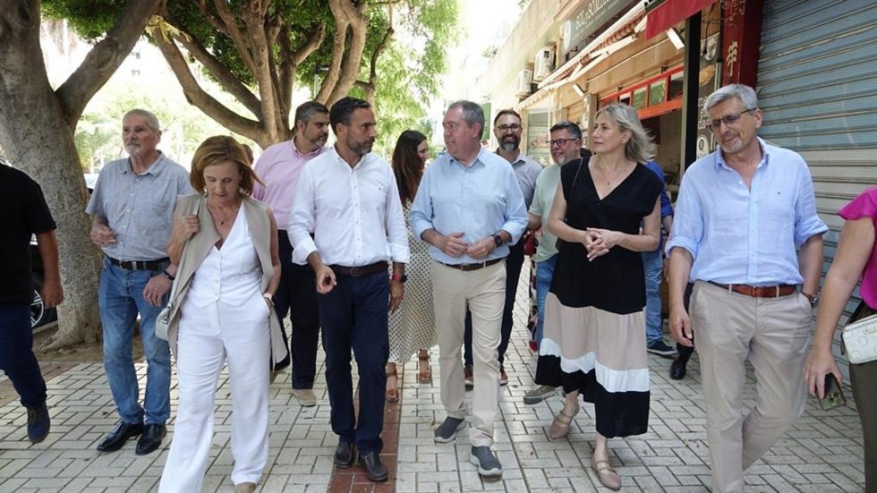 El secretario general del PSOE-A, Juan Espadas, durante una visita a Málaga.