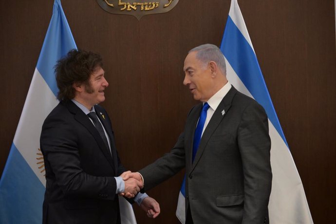 Archivo - El presidente de Argentina, Javier Milei, el primer ministro de Israel, Benjamin Netanyahu