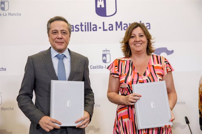 Firma de un convenio entre el Gobierno de C-LM y la EOI.