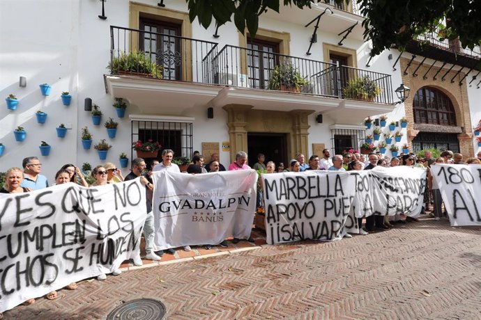 Trabajadores piden apoyo al Ayuntamiento de Marbella para reabrir en su totalidad el Hotel Guadalpín Banús