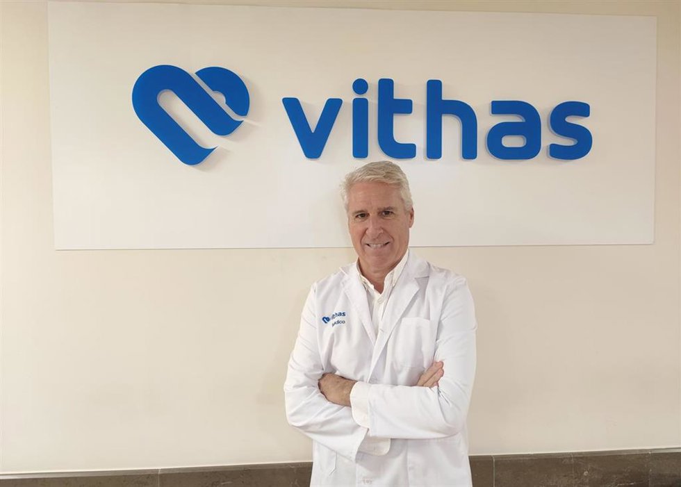 Archivo - Málaga.- Miguel A. Arráez, nuevo jefe de servicio de Neurocirugía de Hospitales Vithas Málaga y Xanit Internacional