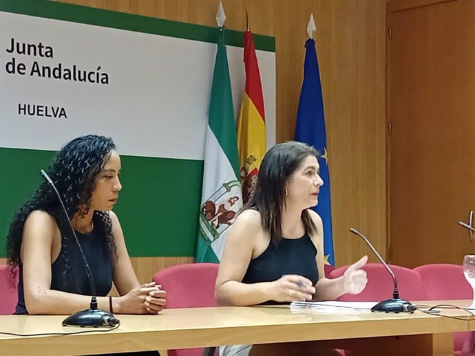 La delegada de Economía, Hacienda y Fondos Europeos en Huelva, Lucía Núñez, en rueda de prensa.