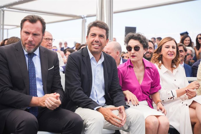  El ministre de Transports i Mobilitat Sostenible, Óscar Puente; el president de la Generalitat, Carlos Mazón; la presidenta de l'APV, Mar Chao, i l'alcaldessa, María José Catalá, durant la inauguració de l'autopista ferroviria Valncia-Madrid