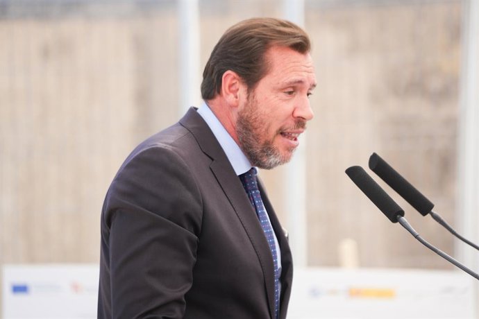 El ministre de Transports i Mobilitat Sostenible, Óscar Puente, intervé durant la inauguració de l'autopista ferroviària València-Madrid, al Port de València, a 22 de juliol del 2024