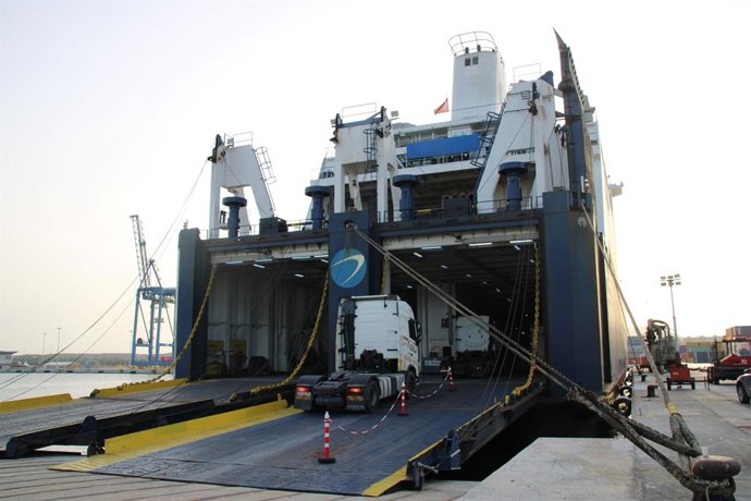 El Port d'Alacant inicia una nova línia de mercaderia rodada amb Líbia