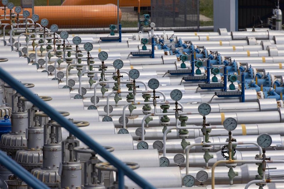 Archivo - ZSANA, May 21, 2022  -- Gas pipes are seen at a natural gas storage facility operated by Hungarian Gas Storage Ltd. in the village of Zsana, Hungary, May 20, 2022.   TO GO WITH "Economic Watch: EU's attempt to ban Russian oil imports reaches d