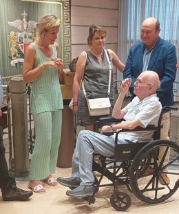 MireiaZarate y Andoni Ortuzar con Jon Mikel Olabarrieta y su hja Nere.