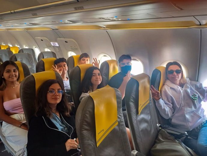 Participantes en los campos en un avión de Vueling