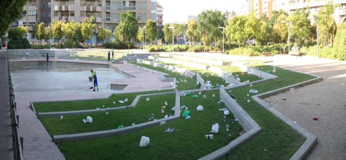 El dispositivo para la limpieza de Huesca durante las fiestas de San Lorenzo cuenta con 160 personas y medios mecánicos.