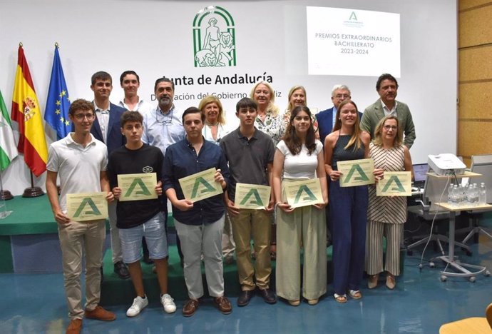 Alumnos distinguidos con los Premios Extraordinarios de Bachillerato en la provincia.