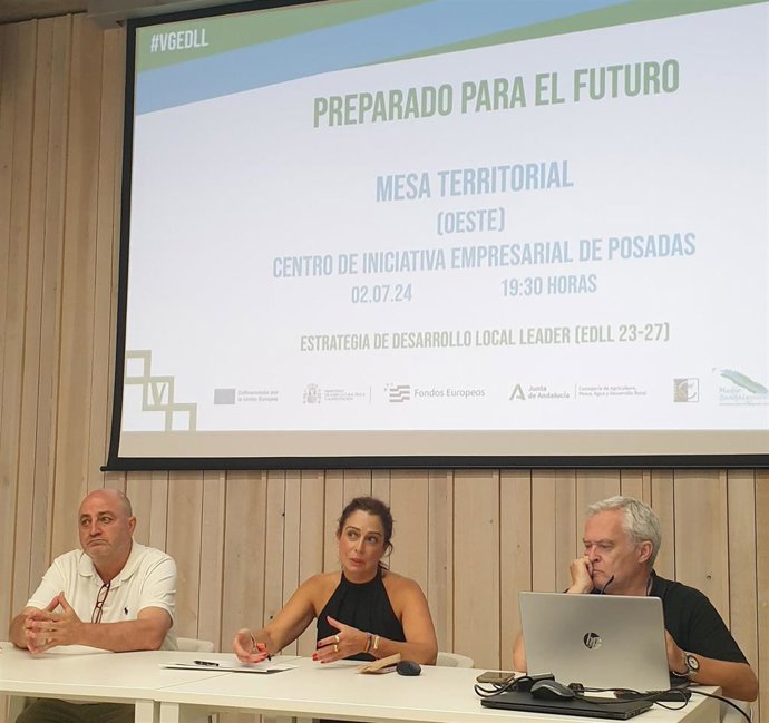 La rresidenta del GDR Medio Guadalquivir, Matilde Esteo, en una de las mesas territoriales del proceso de elaboración de la EDLL 2023-2027 'El Valle del Guadalquivir preparado para el futuro'.