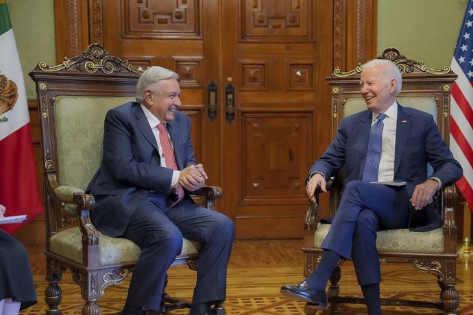 Archivo - 09 January 2023, Mexico, Mexico City: Mexican President Andres Manuel Lopez Obrador (L) meets with US President Joe Biden at the Palacio Nacional on the sidelines of the 10th North American Leaders Summit. 