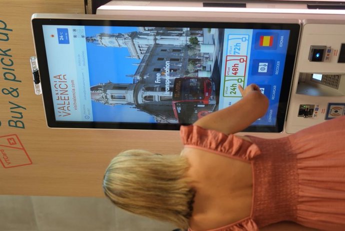 Valncia estrena una oficina de información turística en el aeropuerto