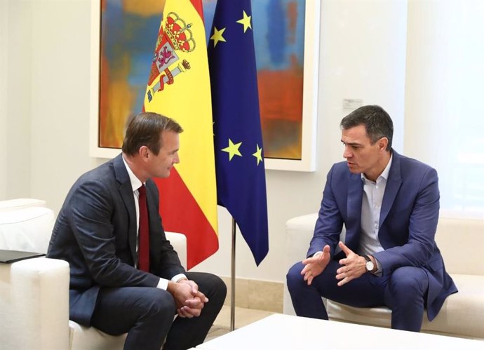 Archivo - El consejero delegado de Masorange, Meinrad Spenger, y el presidente del Gobierno, Pedro Sánchez, reunido en el Palacio de la Moncloa, a 22 de julio de 2024, en Madrid (España).