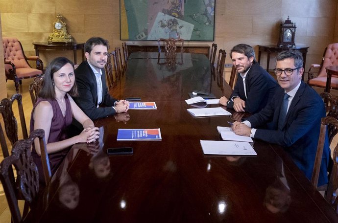 (I-D) La secretaria general de Podemos, Ione Belarra; el diputado Javier Sánchez Serna; el ministro de Cultura, Ernest Urtasun, y el ministro de la Presidencia, Justicia y Relaciones con las Cortes, Félix Bolaños.