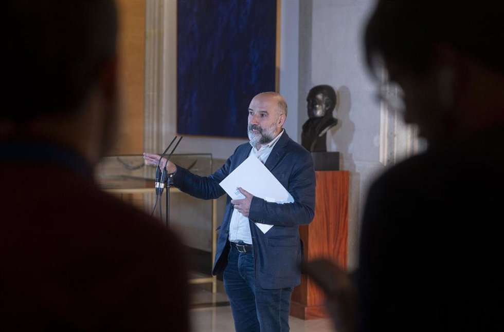 El diputado del BNG Néstor Rego comparece ante los medios tras una reunión, en el Congreso de los Diputados, a 22 de julio de 2024, en Madrid (España).