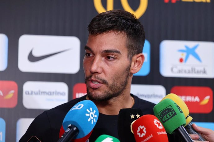 Willy Hernangomez atiende a los medios tras el entrenamiento de la selección española en el WiZink Center