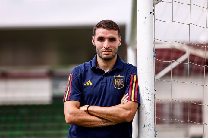 Archivo - Abel Ruiz poses for photo after an interview for Europa Press during the Spain Team concentration at Ciudad del Futbol on September 06, 2023, in Las Rozas, Madrid, Spain.