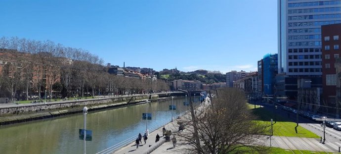 Jornada soleada en Bilbao (archivo)