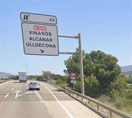 Desviament en sentit nord habilitat després de l'accident entre dos camions en l'AP-7 que ha obligat a tallar tots dos sentits per una fugida d'àcid clorhídric