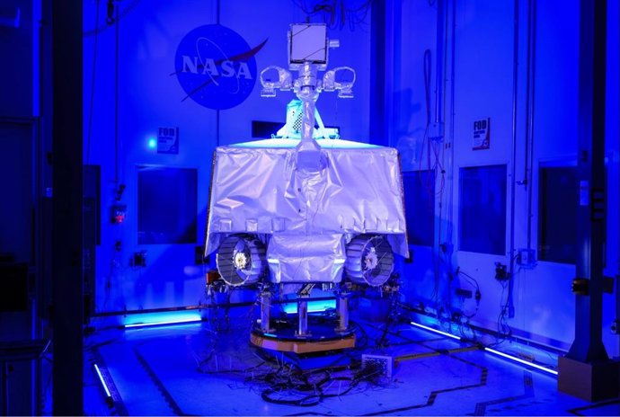 El VIPER de la NASA (abreviatura de Volatiles Investigating Polar Exploration Rover) se encuentra ensamblado dentro del Centro Espacial Johnson de la agencia.