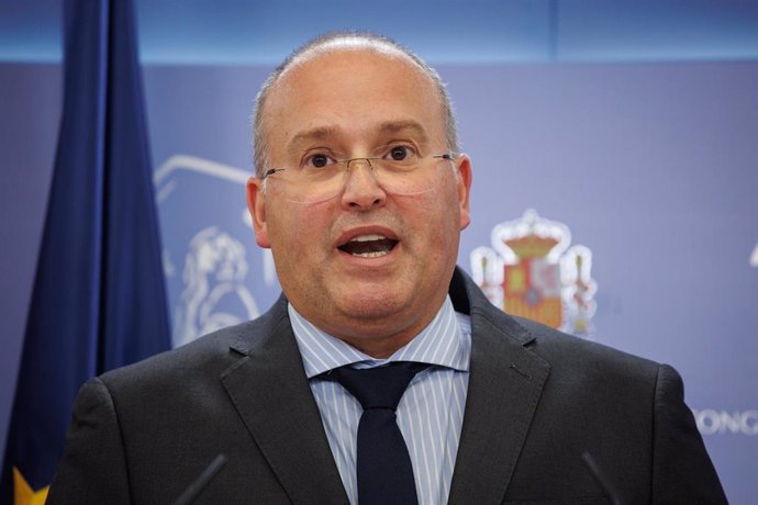 El portavoz del PP en el Congreso, Miguel Tellado, durante una rueda de prensa en el Congreso de los Diputados, a 16 de julio de 2024, en Madrid (España). 