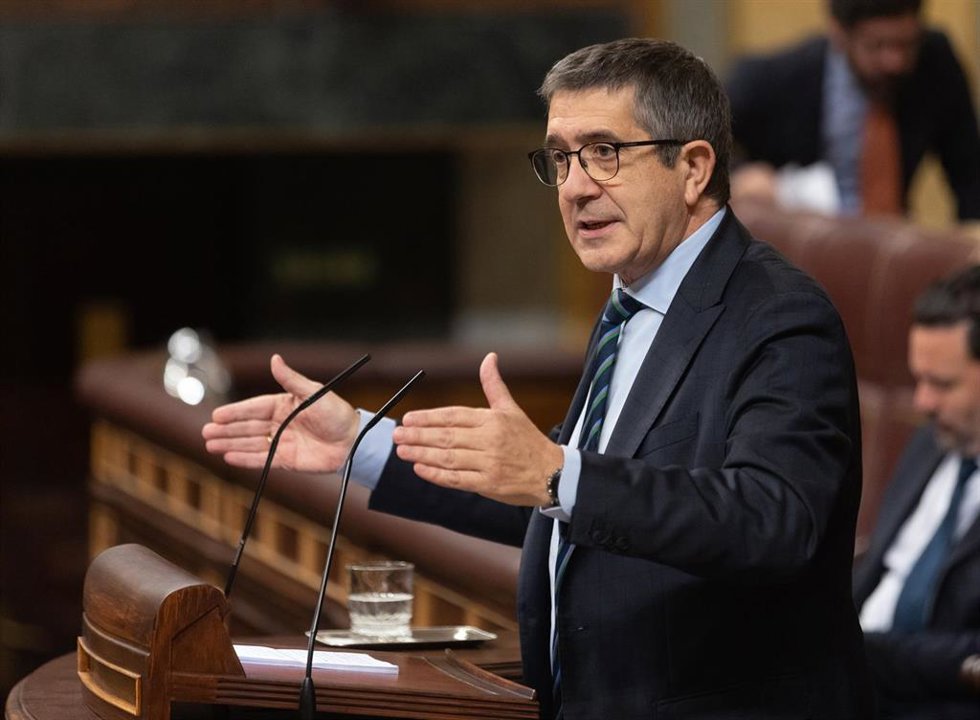 Archivo - El portavoz del PSOE en el Congreso, Patxi López, interviene durante la segunda sesión del debate de investidura de Pedro Sánchez como presidente de Gobierno, en el Congreso de los Diputados, a 16 de noviembre de 2023, en Madrid (España). El S