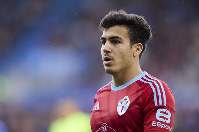 Archivo - Manu Sanchez of RC Celta de Vigo looks on during the LaLiga EA Sports match between Deportivo Alaves and RC Celta de Vigo at Mendizorrotza on April  27, 2024, in Vitoria, Spain.