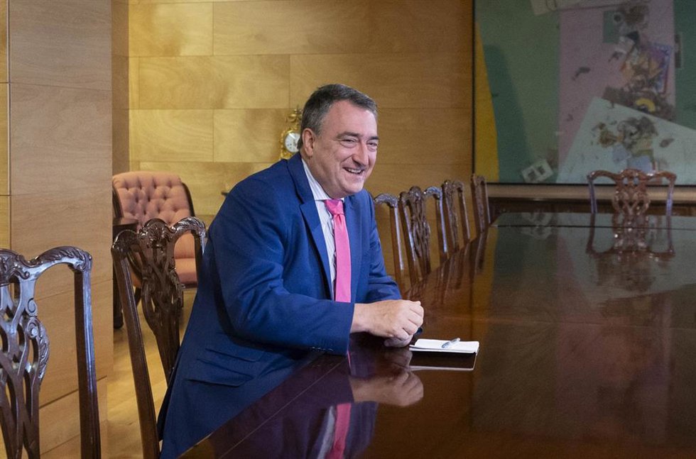 El portavoz del PNV en el Congreso, Aitor Esteban, durante una reunión, en el Congreso de los Diputados, a 22 de julio de 2024, en Madrid (España). 