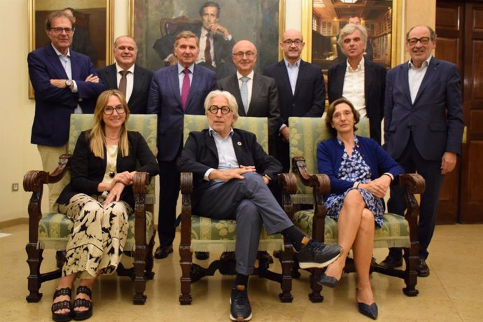 Els nous membres de la junta de la Societat Barcelonina d'Estudis Econòmics i Socials