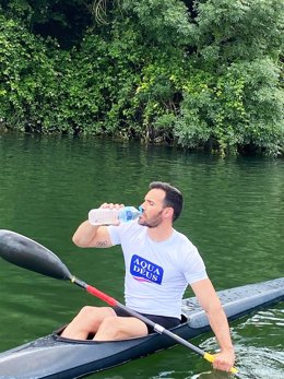 Saúl Craviotto se hidrata con el agua mineral natural de AQUADEUS