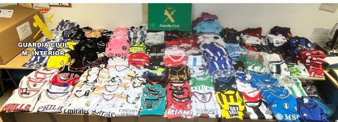 Archivo - Falsificaciones de camisetas