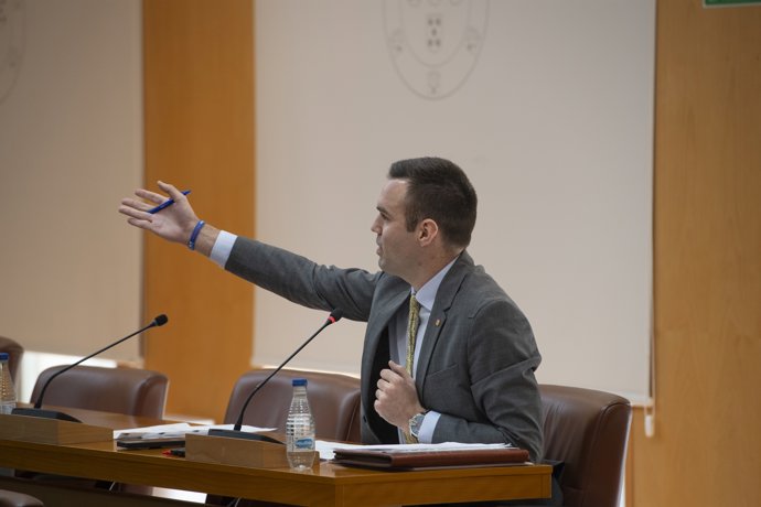 El diputado de VOX, Carlos Verdejo, durante una sesión plenaria en la Asamblea de Ceuta, a 23 de julio de 2024, en Ceuta (España).