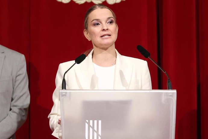 Archivo - La presidenta del Govern, Marga Prohens, durante una rueda de prensa. Archivo.