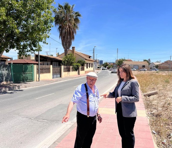 La vicelacaldesa y concejal de Fomento y Patrimonio, Rebeca Pérez, visita obras de La Albatalía