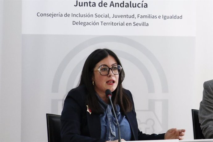 La delegada territorial de Inclusión Social, Juventud, Familias e Igualdad, María Luisa Cava.